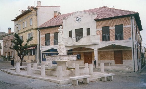 Foto de la plaza tomada el da en que fue instalada la Segadora, el 12/12/1998