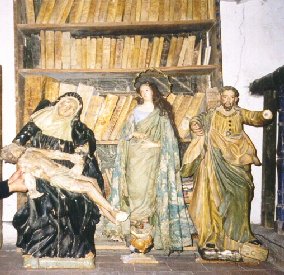 Coro, con los libros y La Piedad, La Milagrosa y San Jos